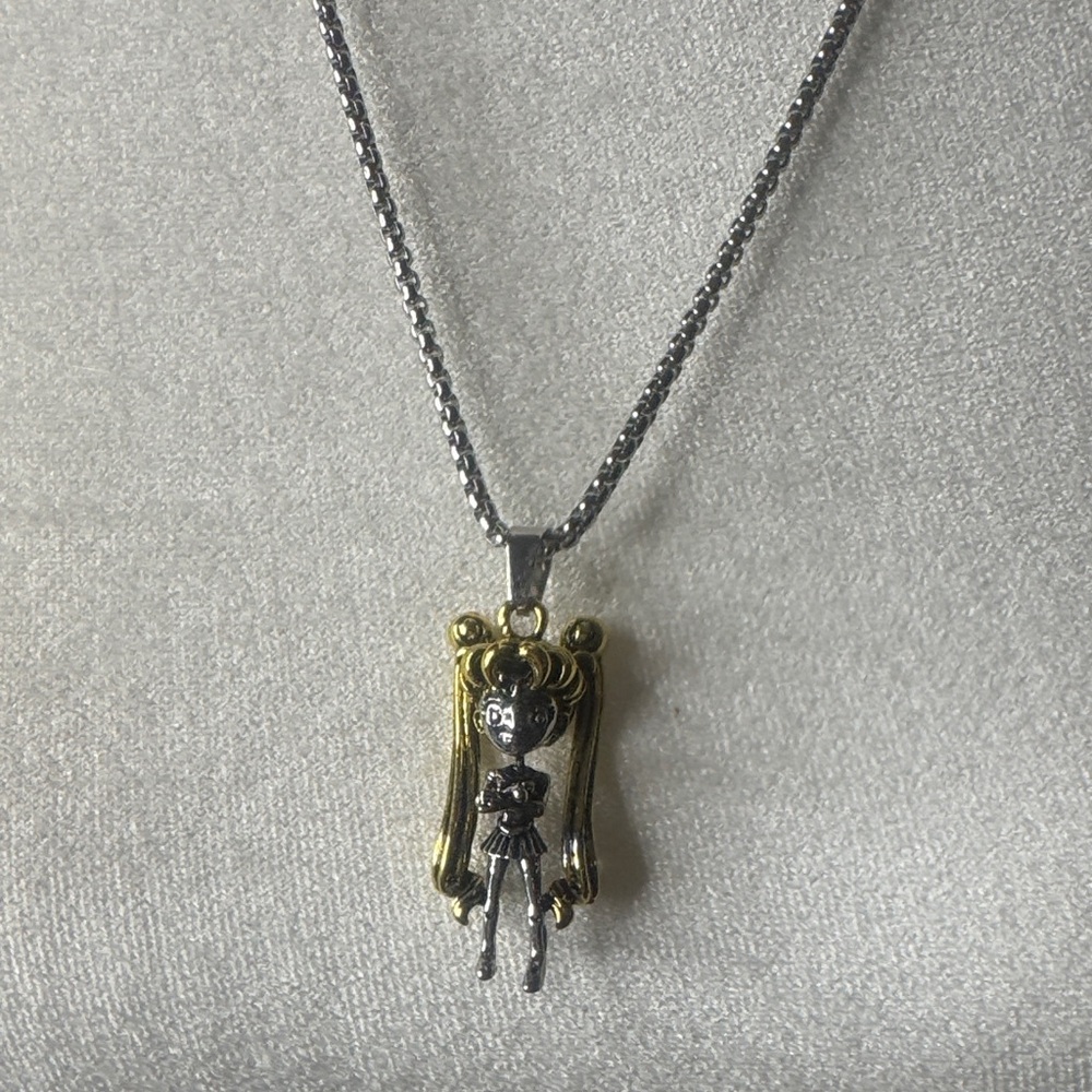 Elegant Silver and Gold Pendant Necklace
